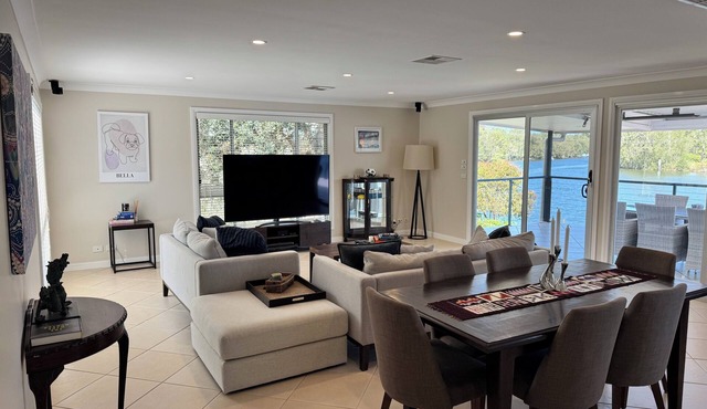 Casa Bella - Entire waterfront property with private jetty, pool and cinema