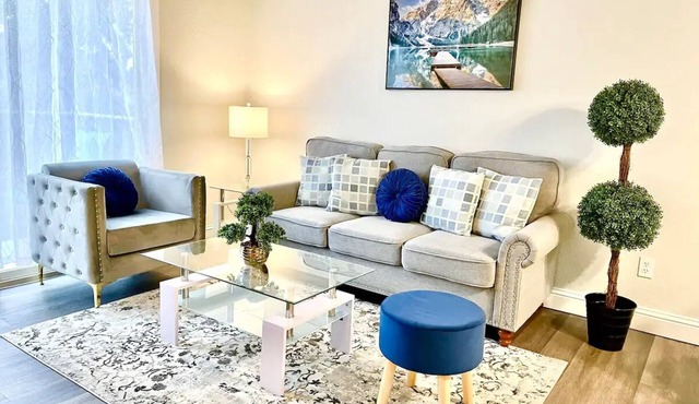 Casa Bella Homes-top floor condo unit, centrally located, home away from home