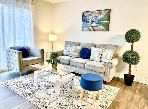 Casa Bella Homes - Top floor 2-BR 1 Bath Condo, Centrally located