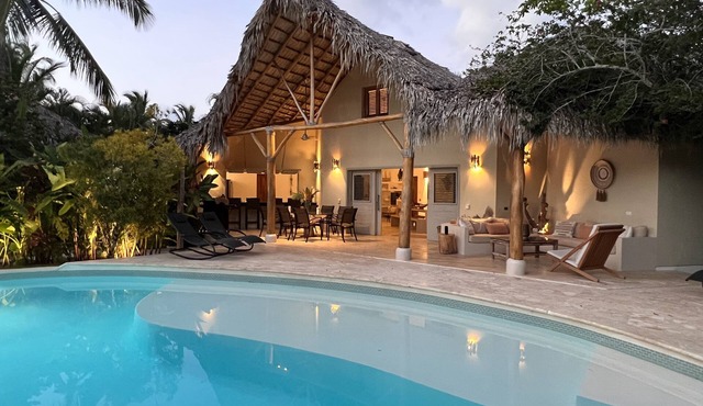 CASA BELLA - Luxury 4/5 Bed Villa w'Private Pool, 1 min walk to Playa Coson