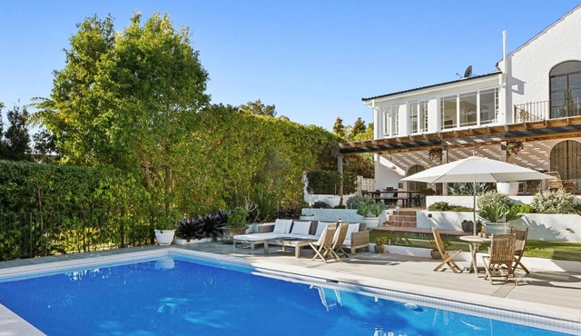 Casa Bella Luxury Waterfront | Executive Luxury House in Sydney with Great Swimming Pool