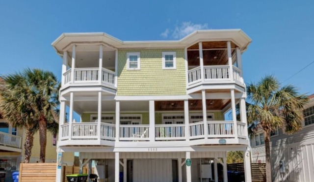 Casa Bella - oceanview, just steps to the beach