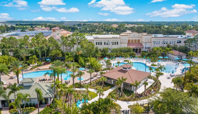 Casa Bella Townhome 3 Bedroom Condo by RedAwning