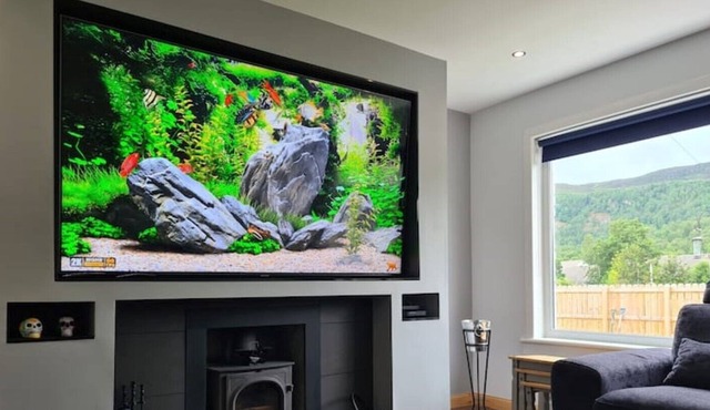 Casa blanca. Cinema room, Hot tub, Sleeps 7. Aviemore.