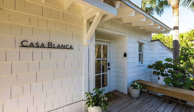Casa Blanca: Elegant Beachfront Oasis w/Golf Cart, Kayaks, and more!