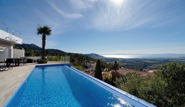 Casa Blanca - Exclusive villa with infinity pool and panoramic views