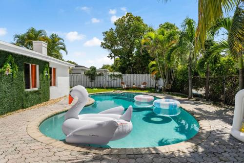Casa Blanca Lighthouse Point with 3 BR with Pool