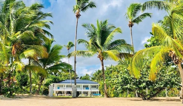 Casa Blanca Luxury Staffed Beach Villa with Sea View