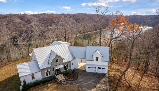 Casa Blanca, Overlooking Center Hill Lake (Dog-Friendly)