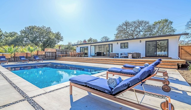 Casa Blanca - Remodeled! Quiet, view and pool!