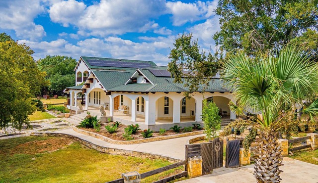 Casa Blanca's Main House, Riverview, 10 Beds, Group-Friendly