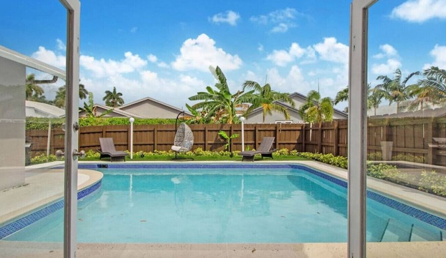 Casa Blanca ☀️ Tropical Pool ? 10 min to Beach