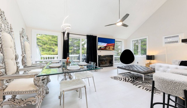 ⛳ Casa Blanco: Hilltop Condo | Luxe Interiors + Bay Views + Walk to Dining ➠ 5736