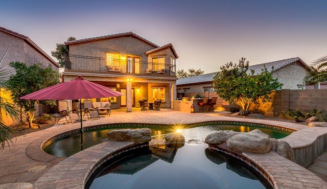 Casa Bliss LUX Spa & Pool! Huge Backyard, Beautiful Views, Private, Peaceful.