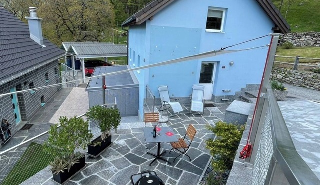 Casa Blu offers you comfortable accommodation in the green Verzasca Valley.