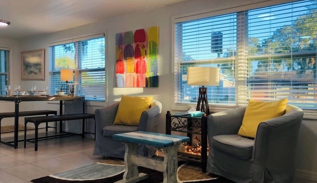 Casa Blue - Beautiful Renovated Cottage Close to Downtown!