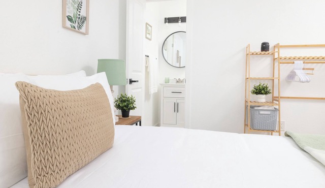 Casa Bohemia - 5 Star Location - Convenience and Comfort - Free L2 EV Charging