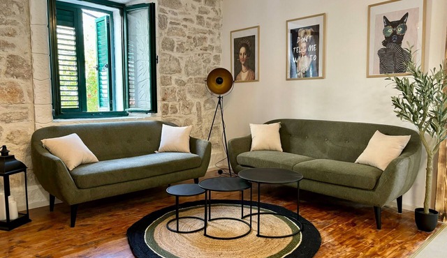 Casa Brullevi, villa in the heart of the old town with a sea view and wellness