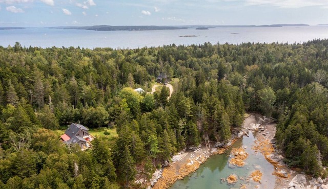 Casa Calypsu-a waterfront retreat on Horseshoe Cove