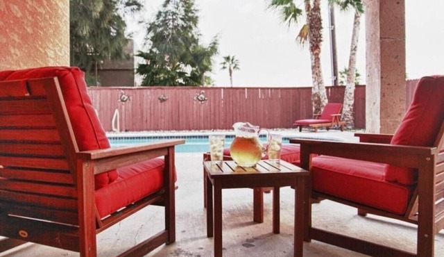 Casa Campeche-Sleeps 8/Pool/4 min walk to Beach