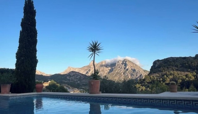 Casa Capelletes - Mediterranean Villa with Pool and Mountain Views