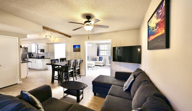 Casa Capri! Minutes to NM State University & Historic downtown Mesilla.