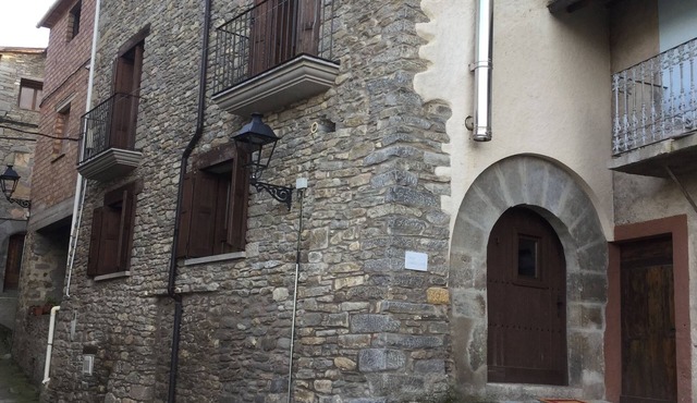 Casa Carbonero is a rural house located in Lascuarre, a medieval town
