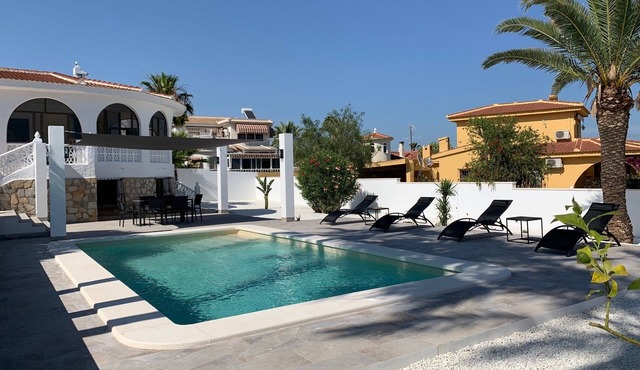 CASA CARLOS - Private Villa Detached with Pool