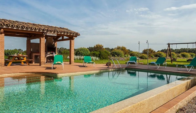Casa Castelot - Beautiful and Peaceful Surroundings, Pool, 25 km to beach