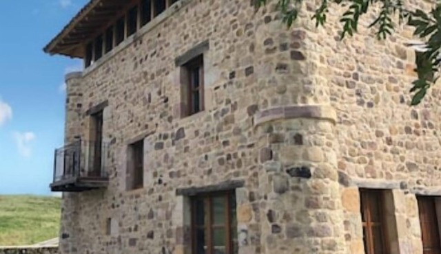 Casa Cavellid, tower house of the 15th century, capacity 08-12 people.