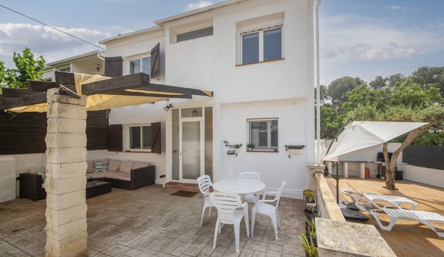 Casa Cerca de la Playa con Terraza, Barbacoa y Mucho Más!