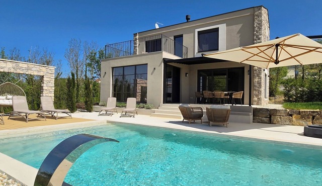 Casa CHA a villa immersed in nature and privacy with open views of Istrian hills