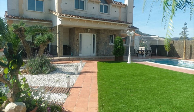 Casa Chalet Villa a Solo 30 Minutos Playa y Barcelona