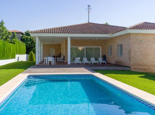 Casa Chalet Villa con piscina, jardín y aire acondicionado cerca de Valencia en La Eliana-L'Eliana