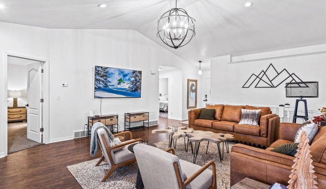 Casa Cliffside: Animal Friendly, Mountain Getaway w/Private Balcony