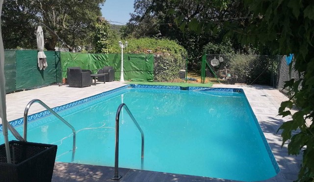 Casa con Piscina, Amplio Jardín y Barbacoa. En Montaña, Rodeada de Naturaleza