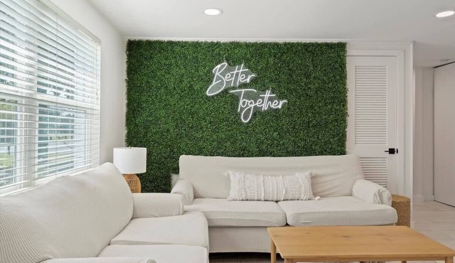 Casa Coco: Updated Home Walking Distance to Beach