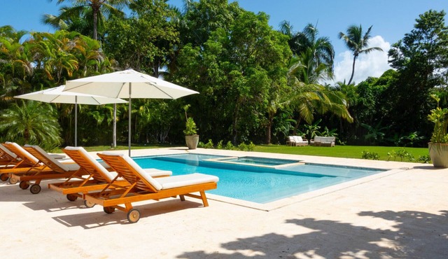 Casa Colibrí by Luxe Haus™ - Butlered Villa, Staff, Pool, Jacuzzi, Golf Carts