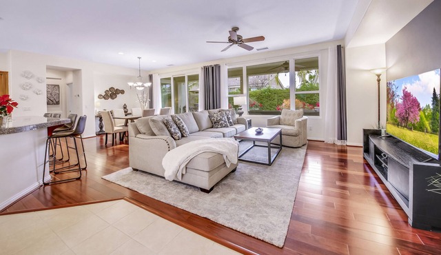 Casa Colonias: Community pool and spa, luxury interiors!