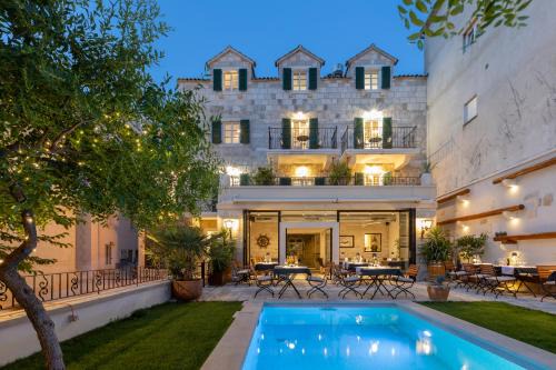 Casa Columba - Adults Only 4 Star Boutique Hotel with Outdoor Pool & Private Garden