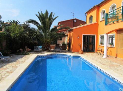 Casa con A/A, piscina, barbacoa, WIFI y a 200m de la playa en Costa Brava - ES-89-77