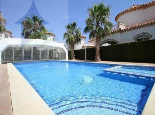 Casa con Jardín Privado, Piscina y Barbacoa en Miami Playa - ES-9-166