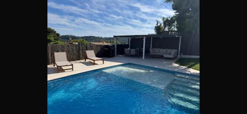CASA CON JARDIN, SAUNA, PISCINA PRIVADA y NATURALEZA CERCA DE BARCELONA