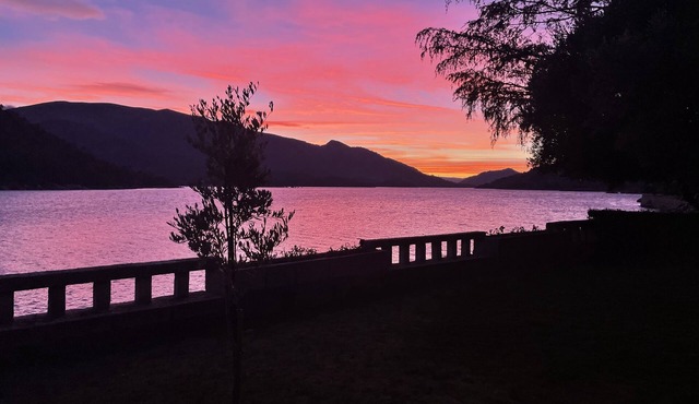 Casa con Magníficas Vistas y Acceso Privado al Embalse del Burguillo