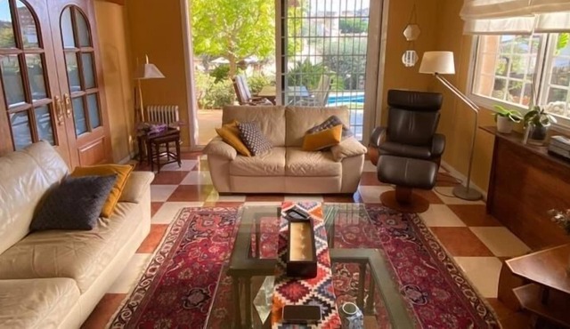 Casa con piscina privada, jardín y BBQ