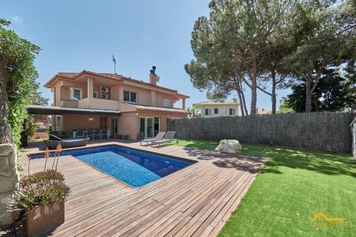 Casa con Piscina Privada, Barbacoa y Sala Juegos