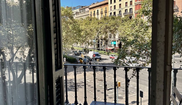 Casa Consell Gran Via Guest House