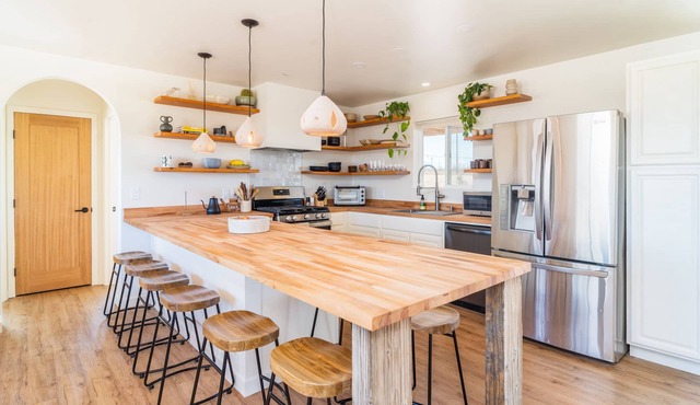 CASA COPAL: Desert escape on 2.5 acres w/hot tub near Joshua Tree National Park