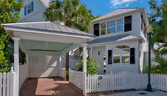 Casa Cristol- Family and Pet Friendly - Classic KW Charm Superb Location!