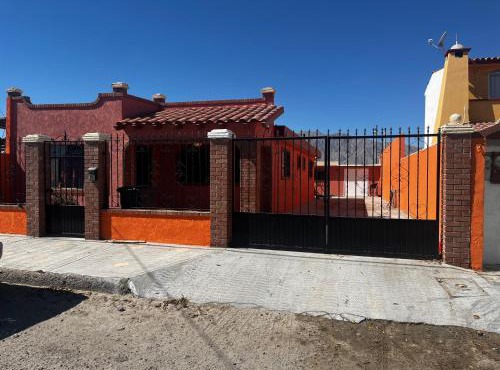 Casa de al lado - 2 bedroom house w/bonus bunkhouse!